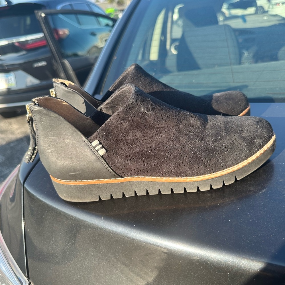 Dr. Scholl's Be Free Energy Technology Black Ankle Booties